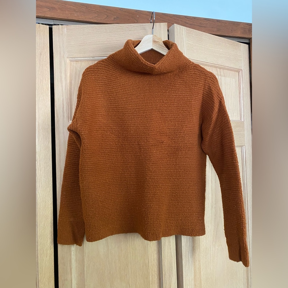 Madewell mock neck size XS rust orange